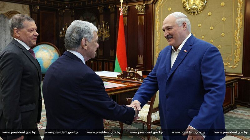 John Coale durante missão diplomática em Belarus