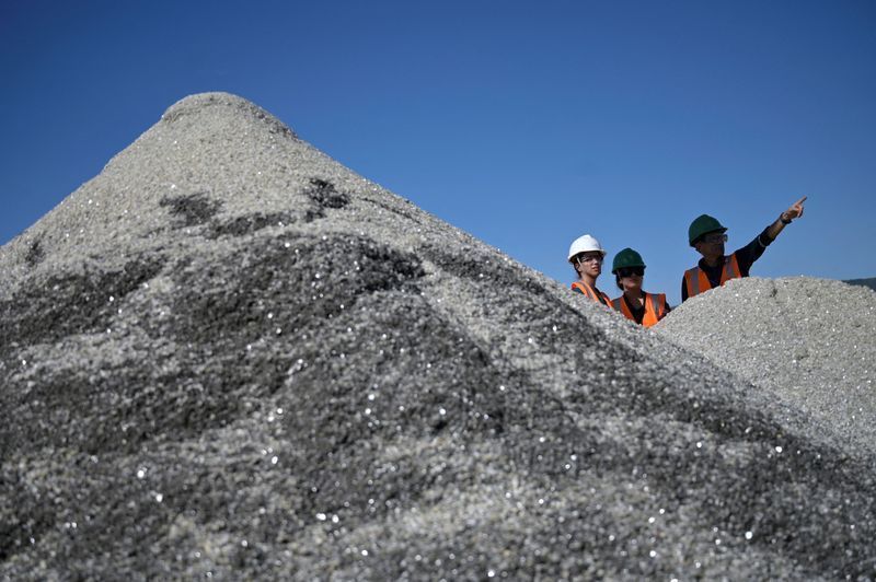Trabalhadores da Sigma Lithium Corp na mina Grota do Cirilo, em Itinga, em Minas Gerais, Brasil