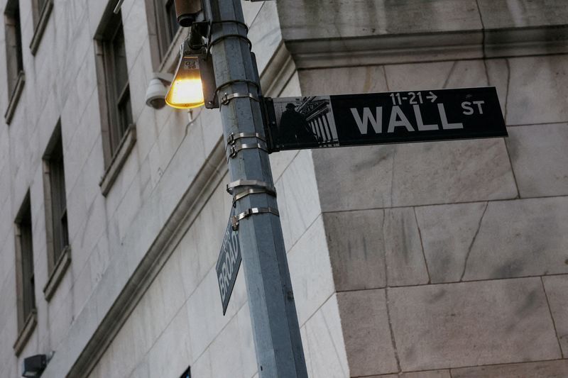 Painel com índices das bolsas de Nova York e preço do petróleo