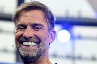 Técnico Jürgen Klopp em partida de futebol