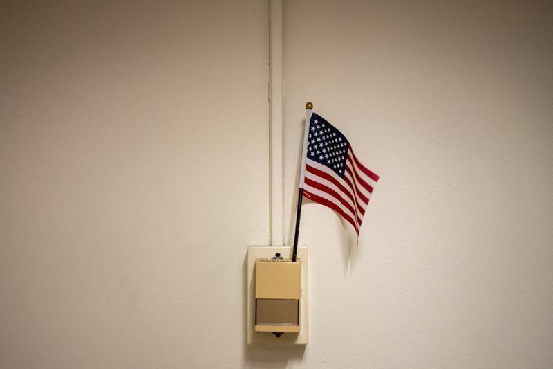 Bandeira americana presa em termostato de tribunal de imigração dos EUA