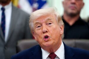 O presidente dos EUA, Donald Trump, no Salão Oval da Casa Branca, em Washington