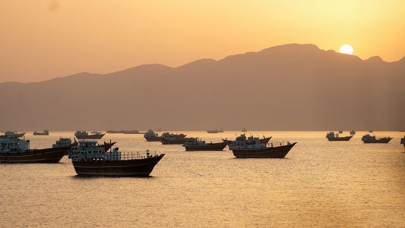 Navios no Estreito de Ormuz, rota de exportação de petróleo