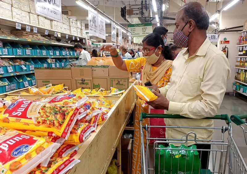 Navios aguardam para descarregar óleo vegetal em portos da Índia