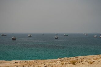 Navio petroleiro em rota marítima estratégica