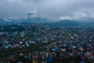 Tempo fechado no Nepal