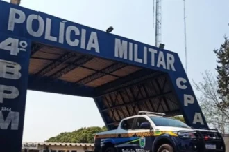 Tenente da PM é preso após atirar contra policial aposentado em batalhão