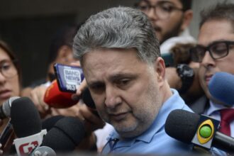 O ex-governador do Rio, Anthony Garotinho, é liberado do presídio de Benfica onde foi preso, durante a Operação Secretum Domus