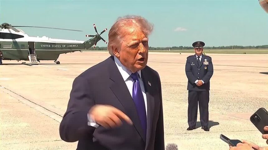 Donald Trump durante discurso sobre a guerra com o Irã
