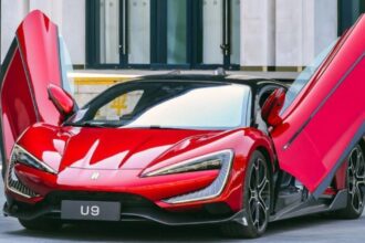 U9 é um supercarro da Yangwang, marca de ultraluxo da BYD, que supera os 490 km/h