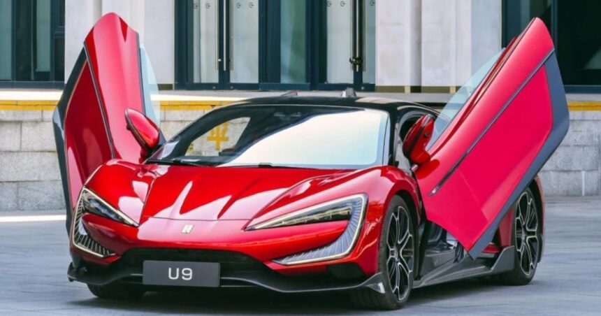 U9 é um supercarro da Yangwang, marca de ultraluxo da BYD, que supera os 490 km/h