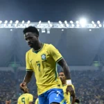 Apenas um gol e sem vaga cativa: o início ruim de temporada de Vini Jr.