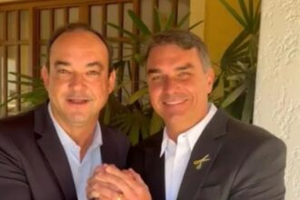 Flávio Roscoe ao lado de Flávio Bolsonaro em vídeo de anúncio de candidatura ao governo de Minas