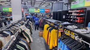 Produtos falsificados foram encontrados durante operação de fiscalização em um outlet de Campo Grande, na Zona Oeste