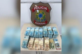 Funcionária saca R$ 800 mil de universidade e é presa pela PF