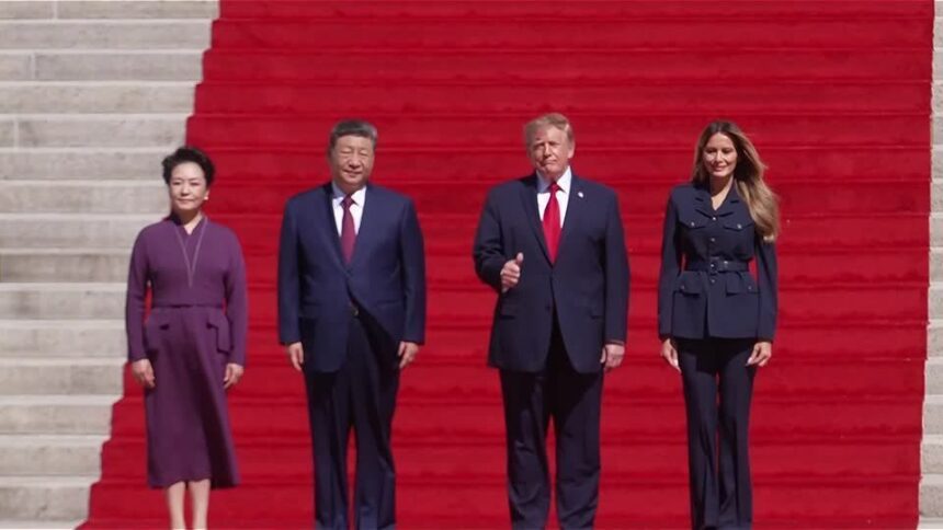 Xi Jinping, presidente da China, Donald Trump, presidente dos Estados Unidos, e primeiras-damas nas escadas dos Arquivos Nacionais dos EUA