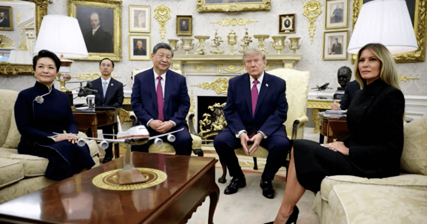 Xi Jinping, presidente da China, e Donald Trump, presidente dos Estados Unidos, reunidos no Salão Oval da Casa Branca