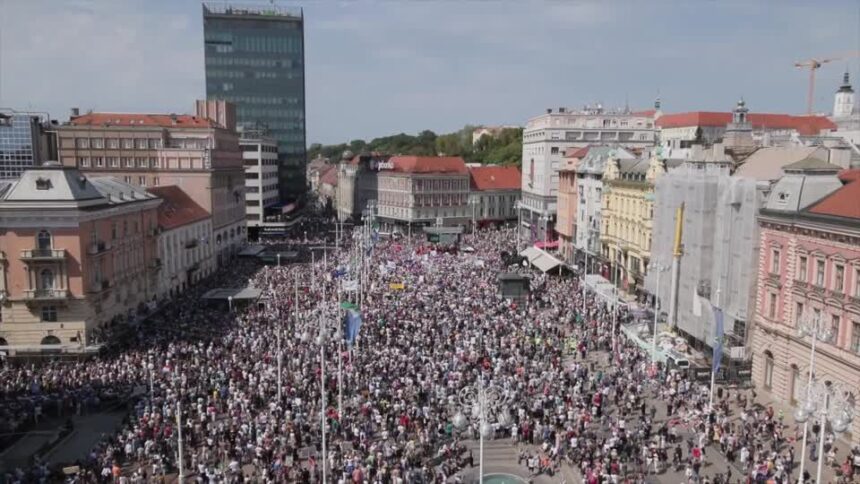 Manifestação em Zagreb contra resíduos na região de Lika