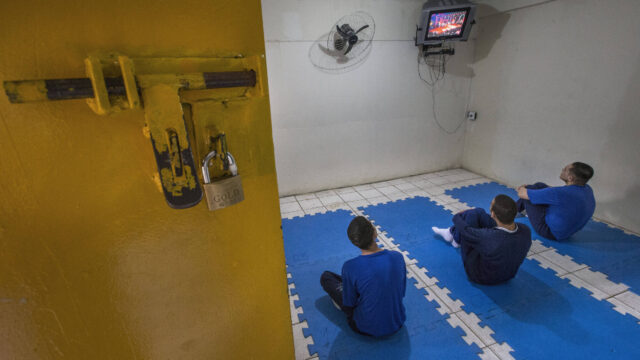 Redução da maioridade penal tem apoio de 89% dos eleitores de Flávio e 70% dos de Lula