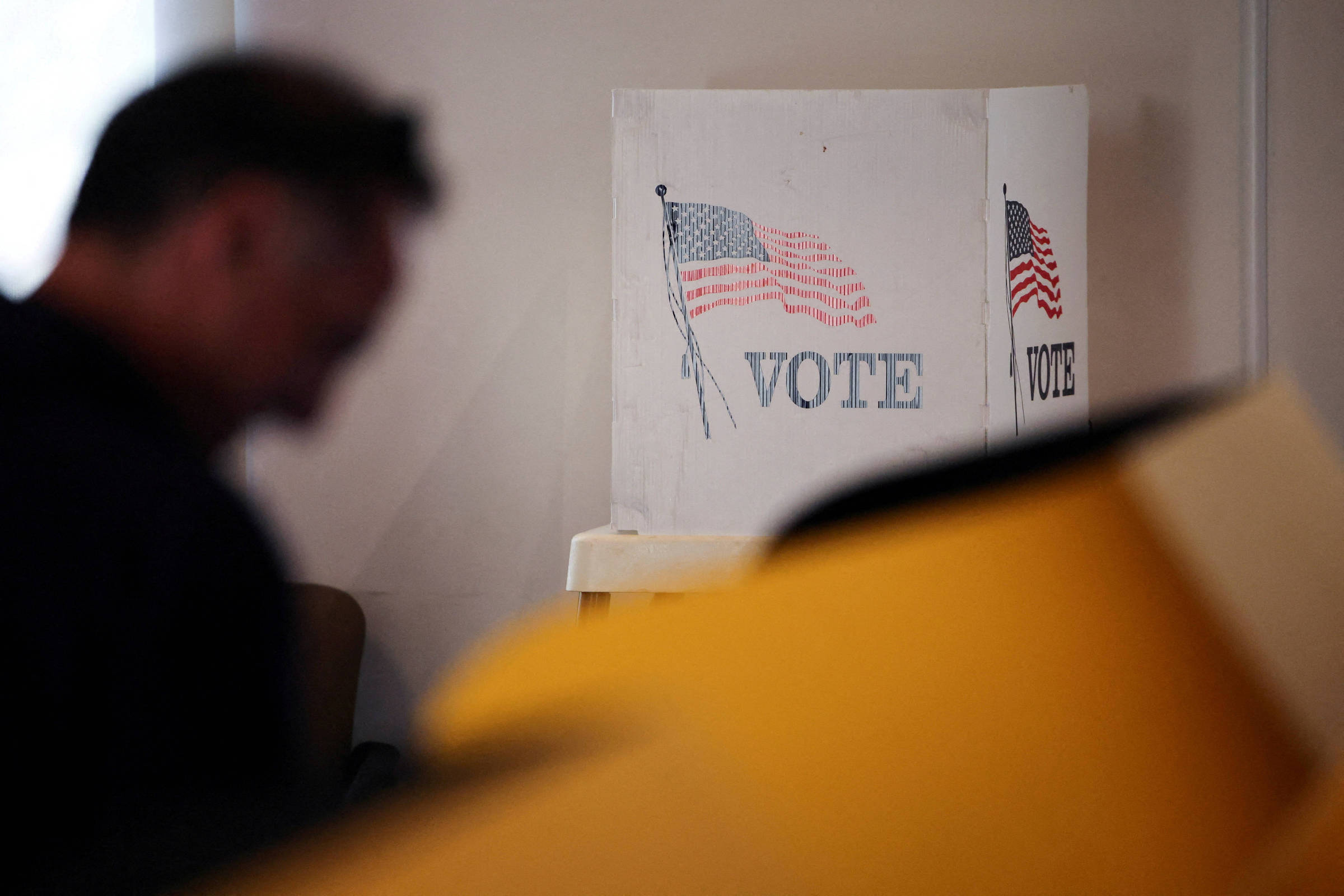 Governo Trump processa Califórnia por votos de 20 mil eleitores sob suspeita