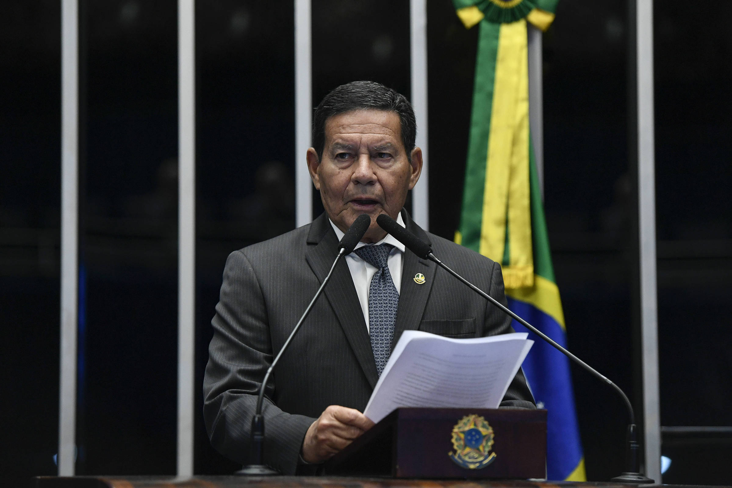 Mourão diz que esperava apoio contra fim da escala 6x1 e critica colegas