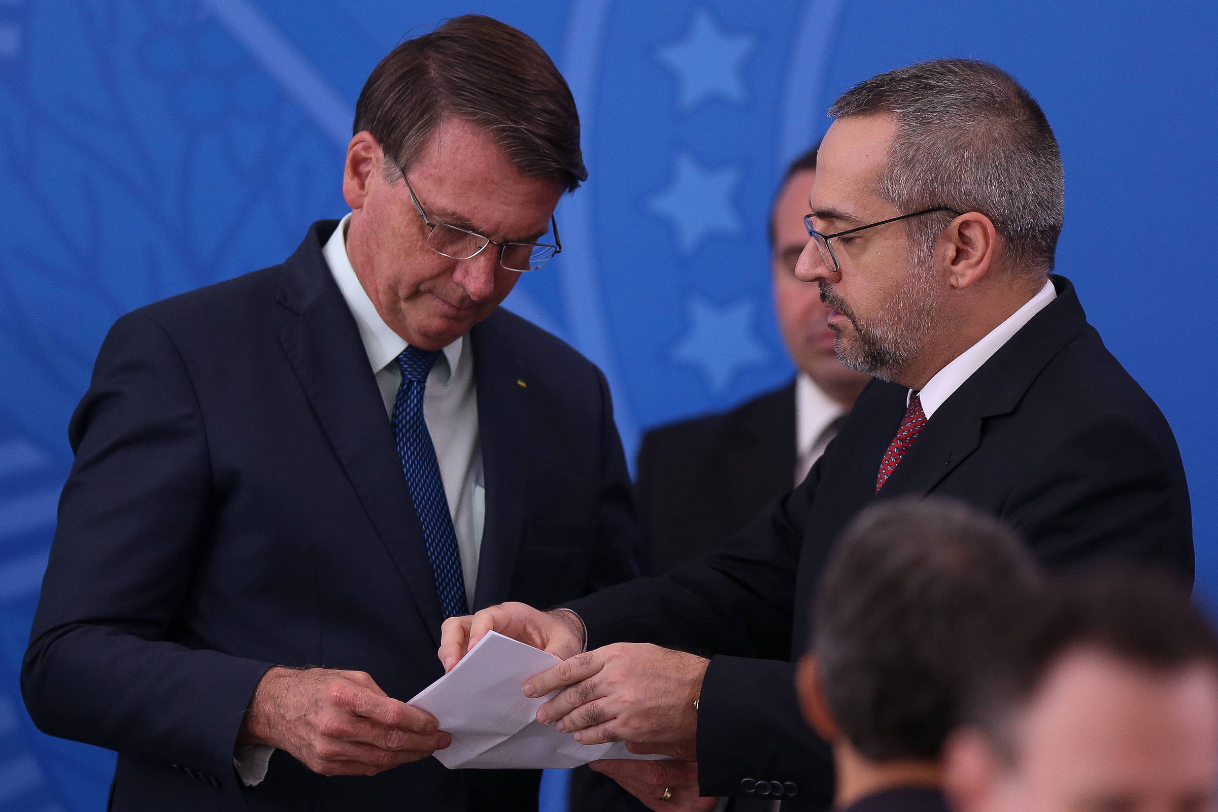 Weintraub rejeita voto em Flávio e cita suspeitas de corrupção