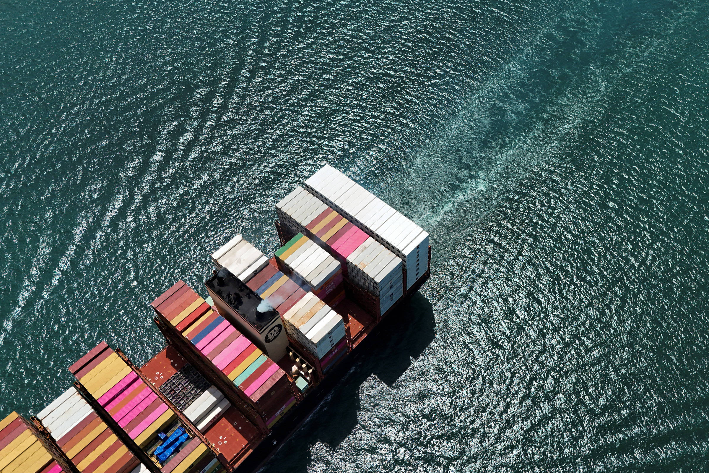 Canal do Panamá bate recorde de carga após crise em Hormuz