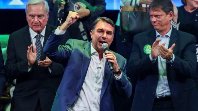 Flávio Bolsonaro — Foto: Jean Carniel/Reuters