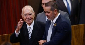 José Sarney recebe alta hospitalar aos 96 anos após cirurgia abdominal