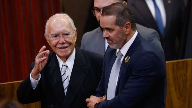 José Sarney recebe alta hospitalar aos 96 anos após cirurgia abdominal
