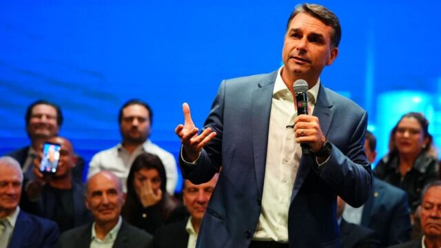 Campanha de Flávio diz ter exposto Lula em disputa sobre maioridade penal