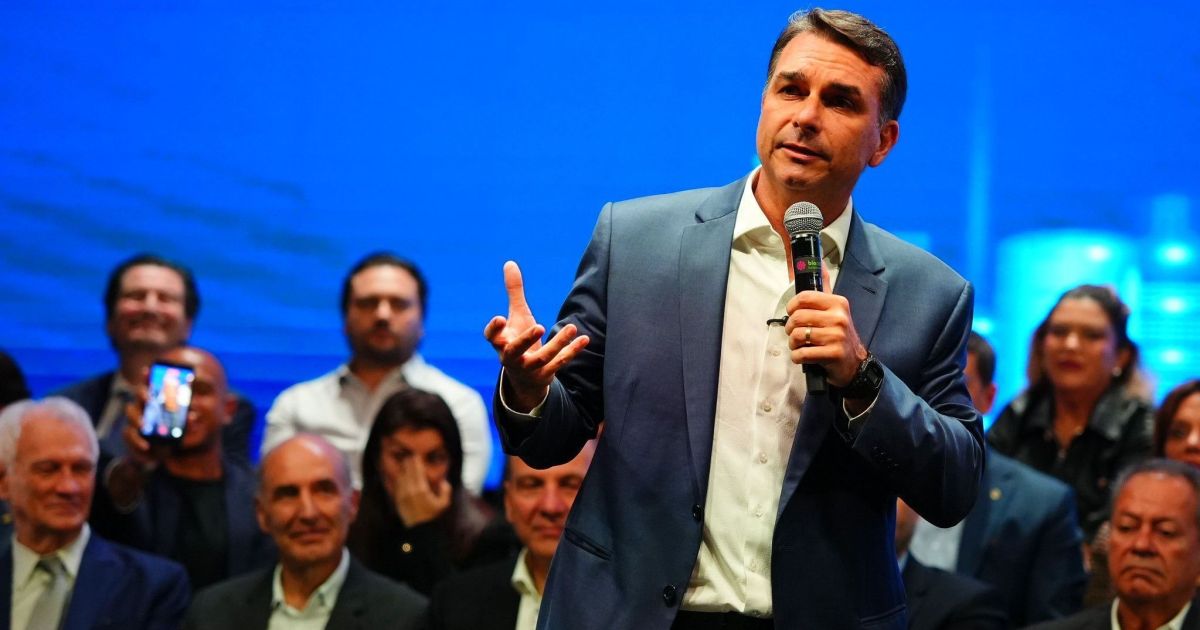 Campanha de Flávio diz ter exposto Lula em disputa sobre maioridade penal
