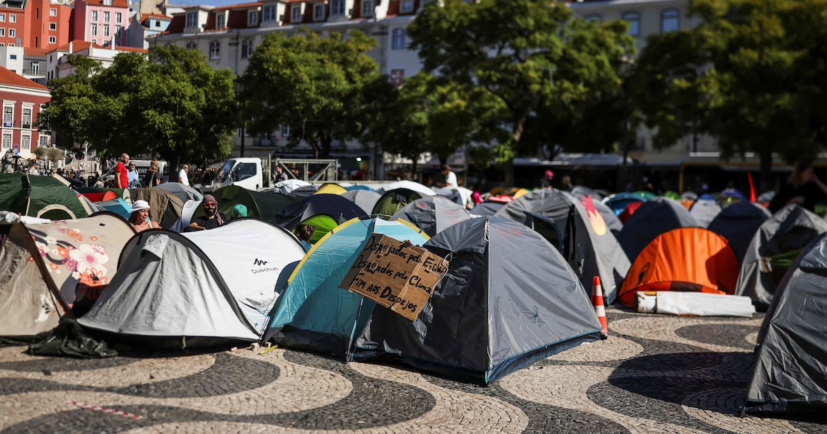 Polícia desmonta acampamento por moradia em Lisboa e detém 55 pessoas