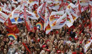 Lula muda campanha após derrota no primeiro turno e aposta em reação contra Flávio