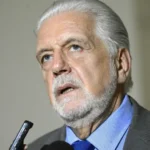 Senador Jaques Wagner em atividade parlamentar em Brasília