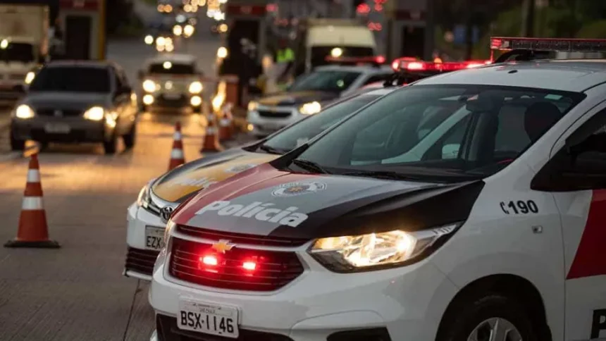 Viatura da Polícia Militar em operação de segurança em São Paulo