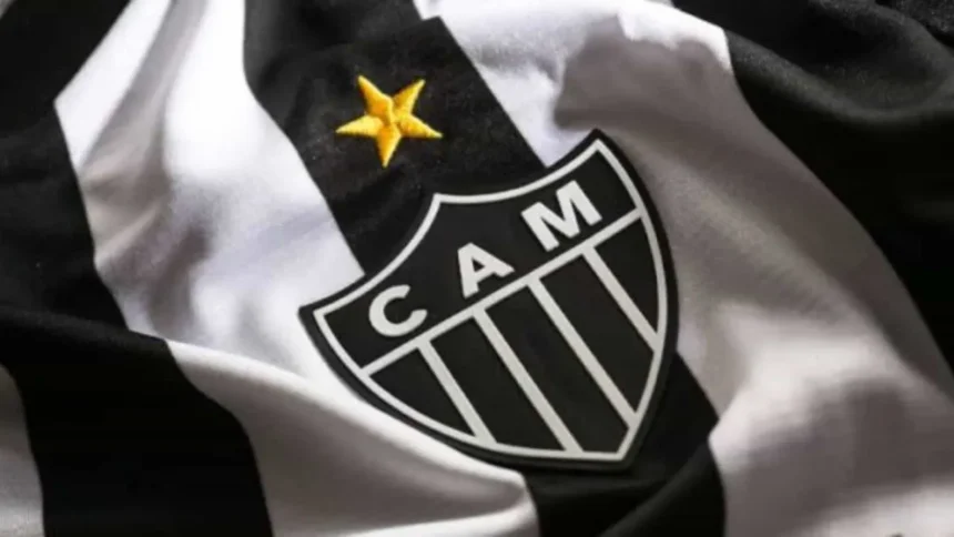 Jogadores em campo durante partida de futebol em estádio brasileiro
