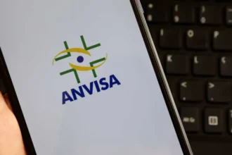 Embalagens de produtos de higiene e saúde pessoal em exibição