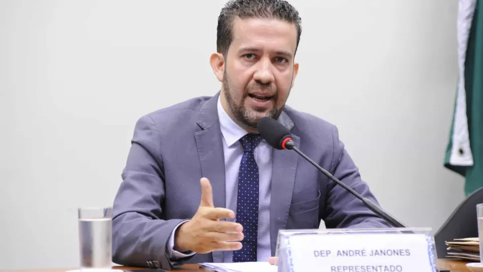 Janones vai à UTI após arritmia: entenda causas e sinais de alerta