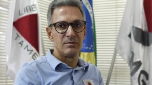 Urna eletrônica em seção de votação