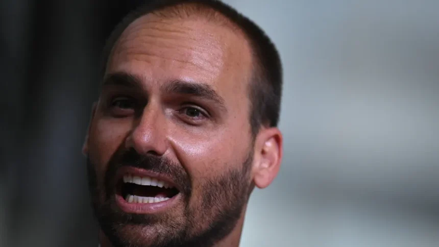 Eduardo Bolsonaro em pronunciamento oficial
