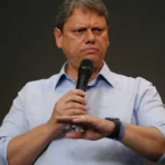 Viaturas da Polícia Civil de São Paulo estacionadas em via pública