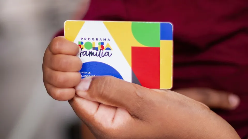 Bolsa Família é antecipado para todos até quarta, antes do segundo turno