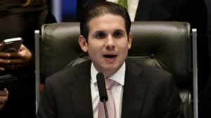 Câmara antecipa fim da escala 6x1 para 1,7 mil terceirizados