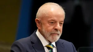 Lula chama Flávio de “miliciano” e diz que debate o deixou incomodado