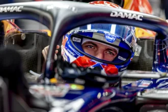 Max Verstappen pilotando na Fórmula 1