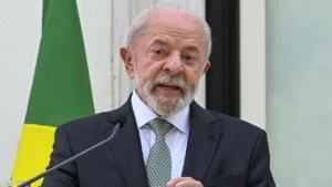 Presidente Luiz Inácio Lula da Silva em estúdio de podcast