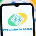 Fachada de uma agência do INSS com atendimento ao público