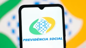 Fachada de uma agência do INSS com atendimento ao público