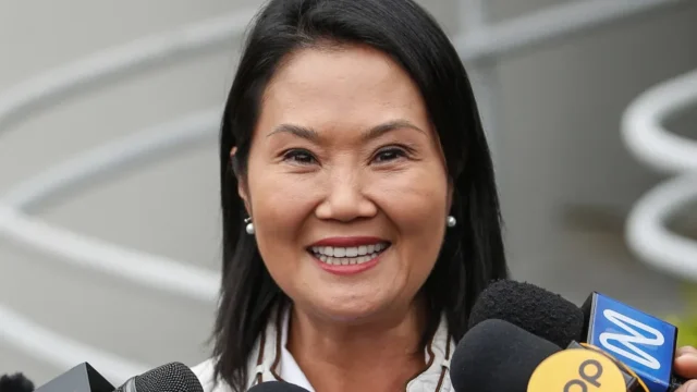 Keiko quer livros escolares sem ideologia e muda regras no Peru
